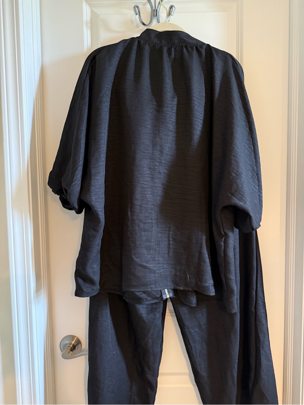 NWOT black lounge set. Wide leg pants and gold zip 3/4 sleeve top - Picture 4 of 8